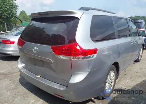 2011 Toyota Sienna Xle V6 z USA, uszkodzony, nr VIN 5TDYK3DC0BS068057